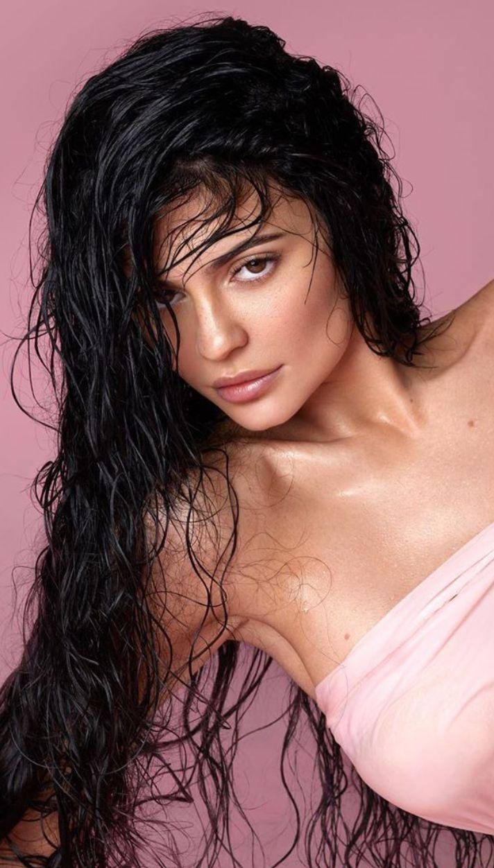 Kylie Jenner wet look
