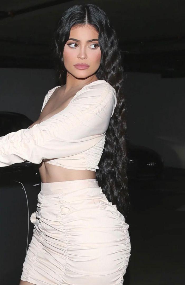 Kylie Jenner Mermaid-Length Extensions